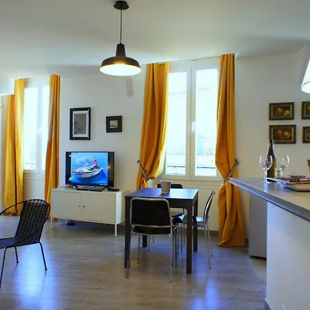 64 M2, 2 Yatak Odalı, 1 Banyolu , şehir Merkezi Bölgesinde *