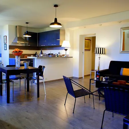 64 M2, 2 Yatak Odalı, 1 Banyolu , şehir Merkezi Bölgesinde Daire Nice