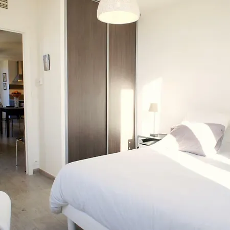 64 M2, 2 Yatak Odalı, 1 Banyolu , şehir Merkezi Bölgesinde Nice