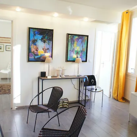 64 M2, 2 Yatak Odalı, 1 Banyolu , şehir Merkezi Bölgesinde * Nice